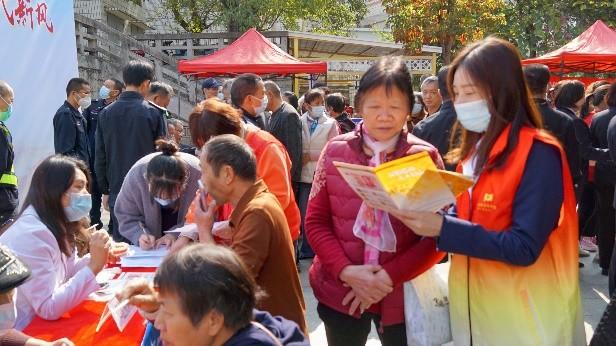  厦门国际银行争做雷锋精神传承人，用情用心服务好近邻群众