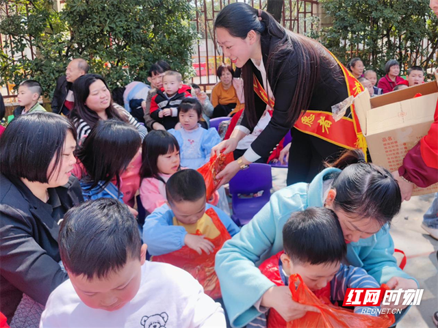  用爱心传递温暖 邮储银行郴州市分行青年员工走进特教学校